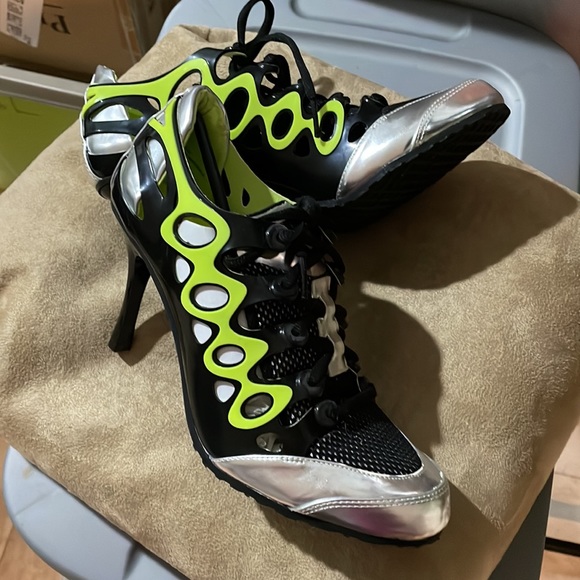 Zigi Boho booties lime green silver chrome and black.  To the future style. - Picture 3 of 3